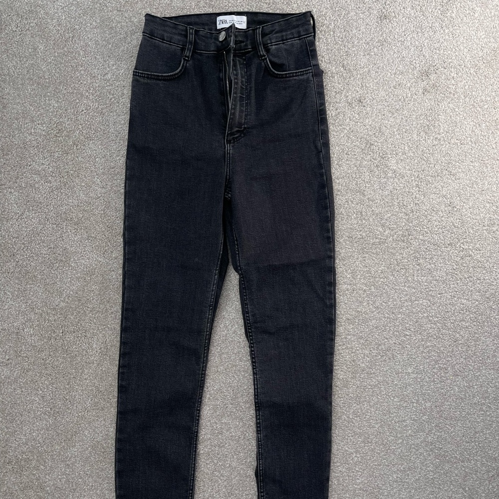 Zara high rise perfect fit black jeans!